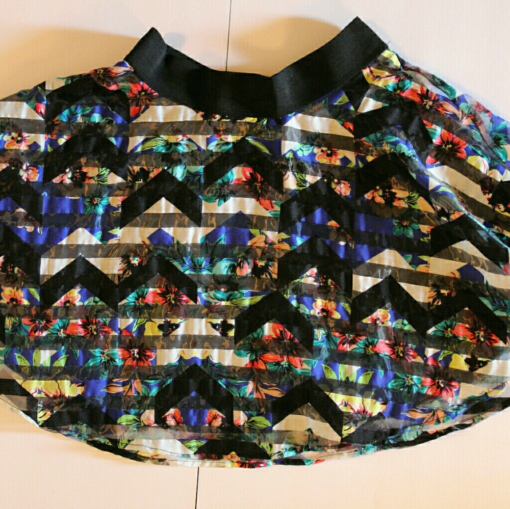 Material Girl Juniors Printed Skirt Size XS